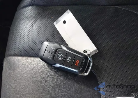 2016 Ford Fusion Energi Titanium z USA, uszkodzony, nr VIN 3FA6P0SU5GR283694